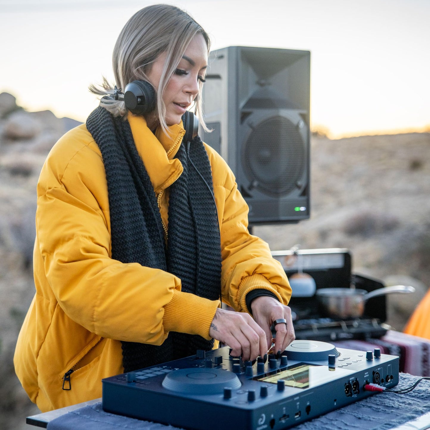 AlphaTheta OMNIS-DUO Portable DJ Controller